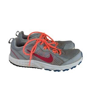 Nike Wild‎ Trail Running Shoes Sneakers Athletic Women's 9 Gray Red 643074-005
